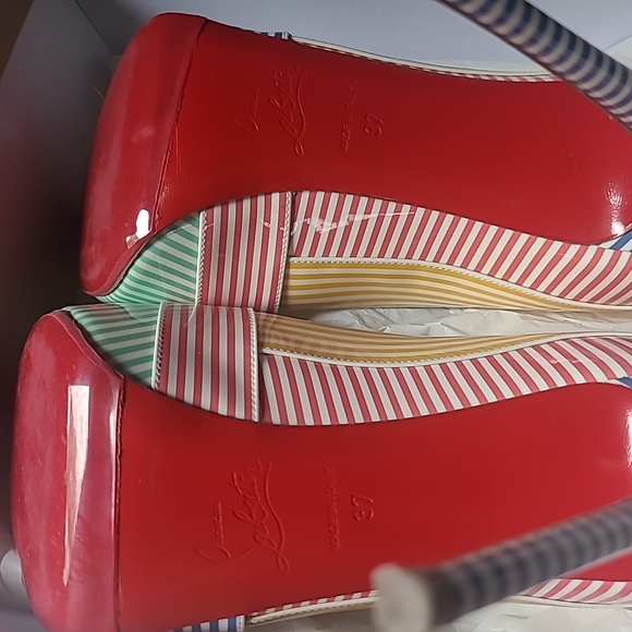 Christian Louboutin - Picture 6 of 8